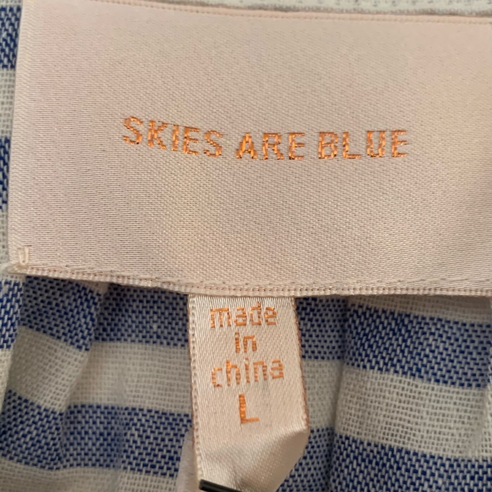 NWT Skies Are Blue Button Up Cold Shoulder Top - Picture 4 of 4